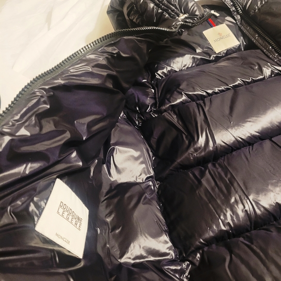 Moncler hooded puffer SZ 4 (L) like New - Picture 4 of 12
